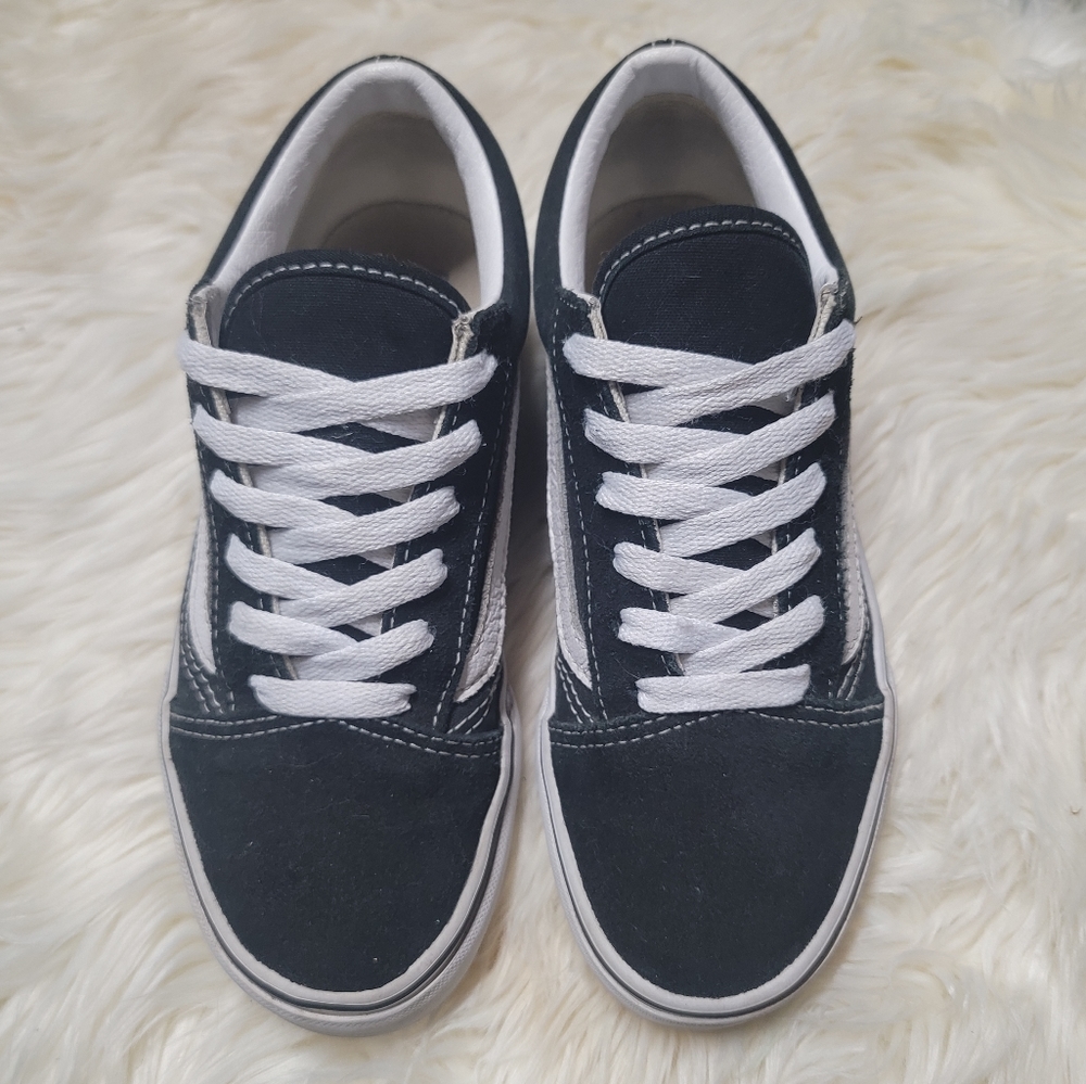 Vans - Picture 2 of 4